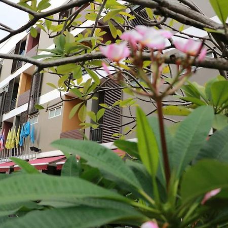 Namnon Place Nonthaburi Exteriör bild