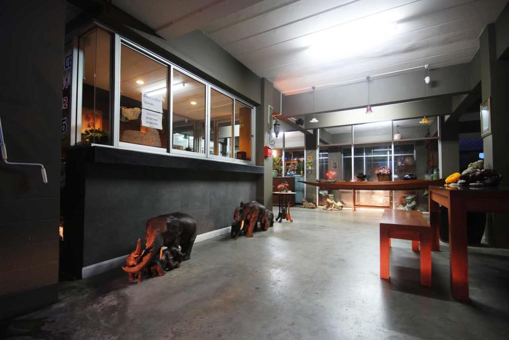 Namnon Place Nonthaburi Exteriör bild