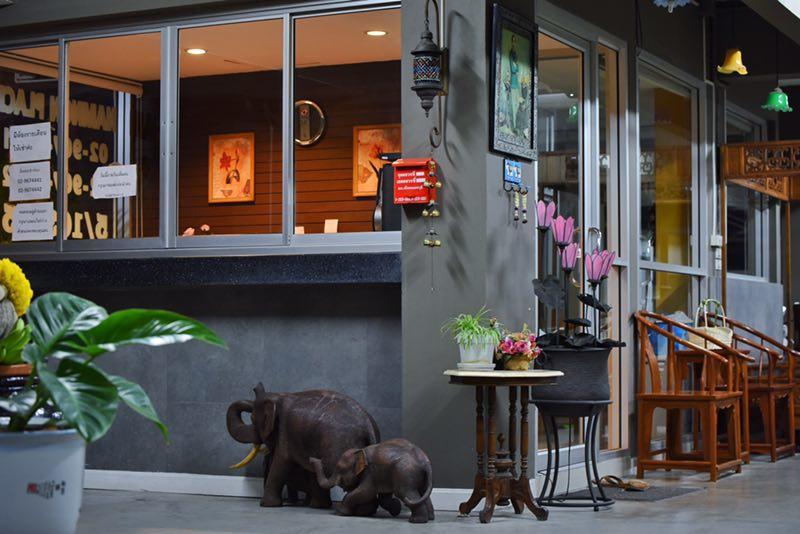Namnon Place Nonthaburi Exteriör bild