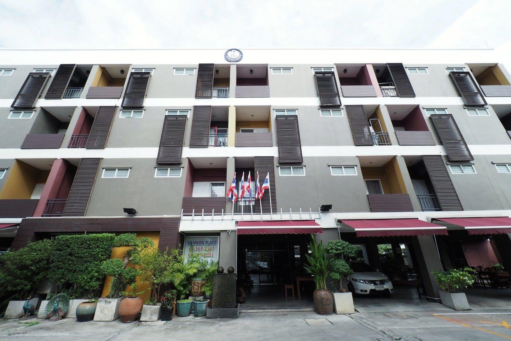 Namnon Place Nonthaburi Exteriör bild