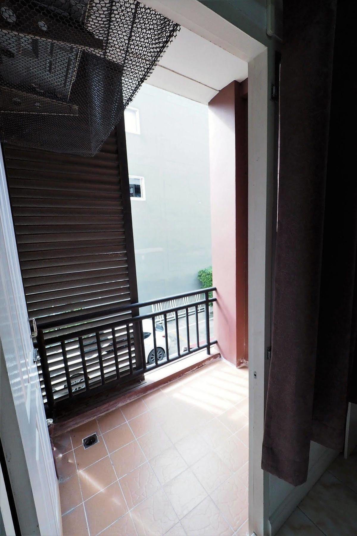 Namnon Place Nonthaburi Exteriör bild