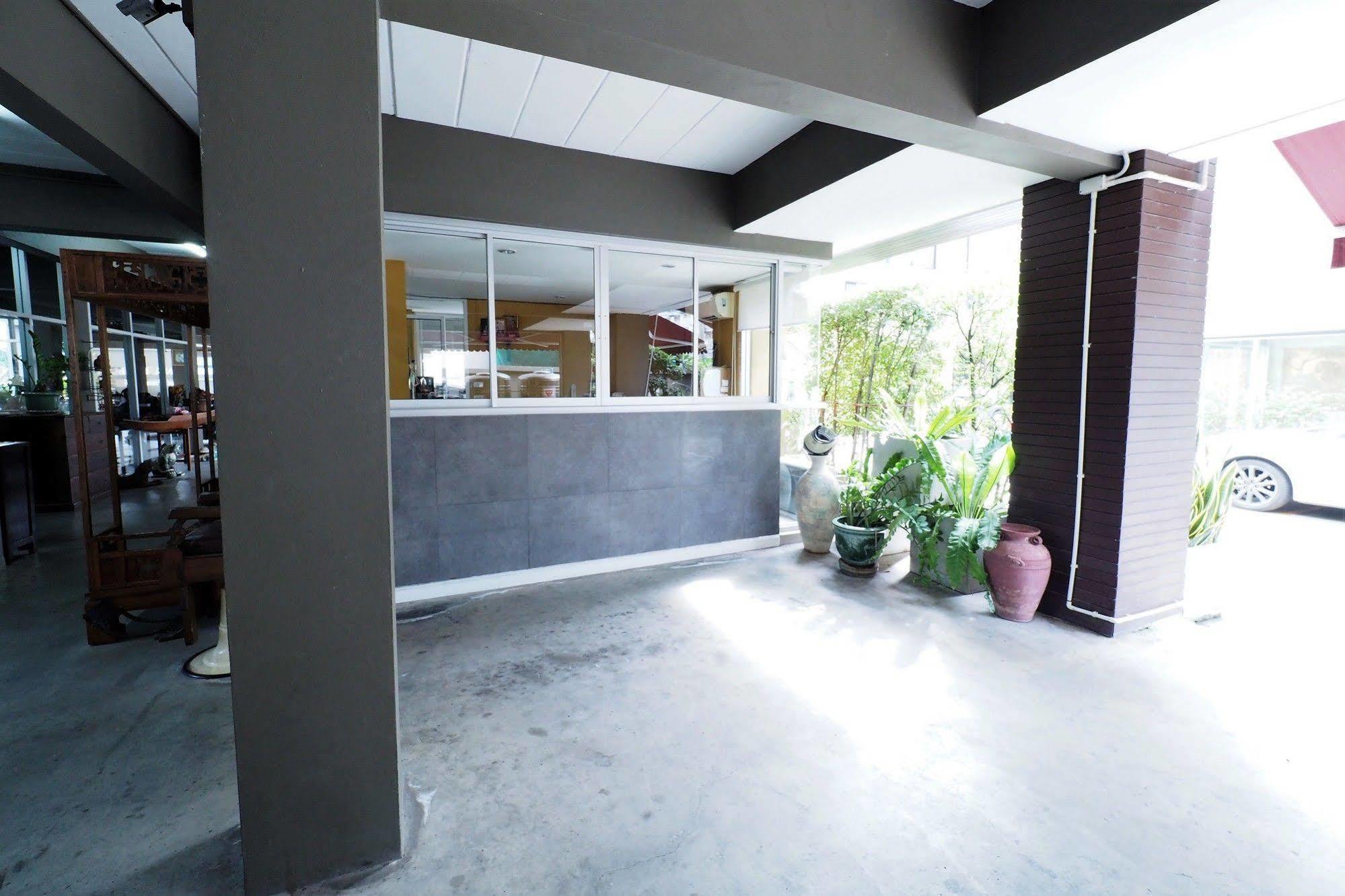 Namnon Place Nonthaburi Exteriör bild