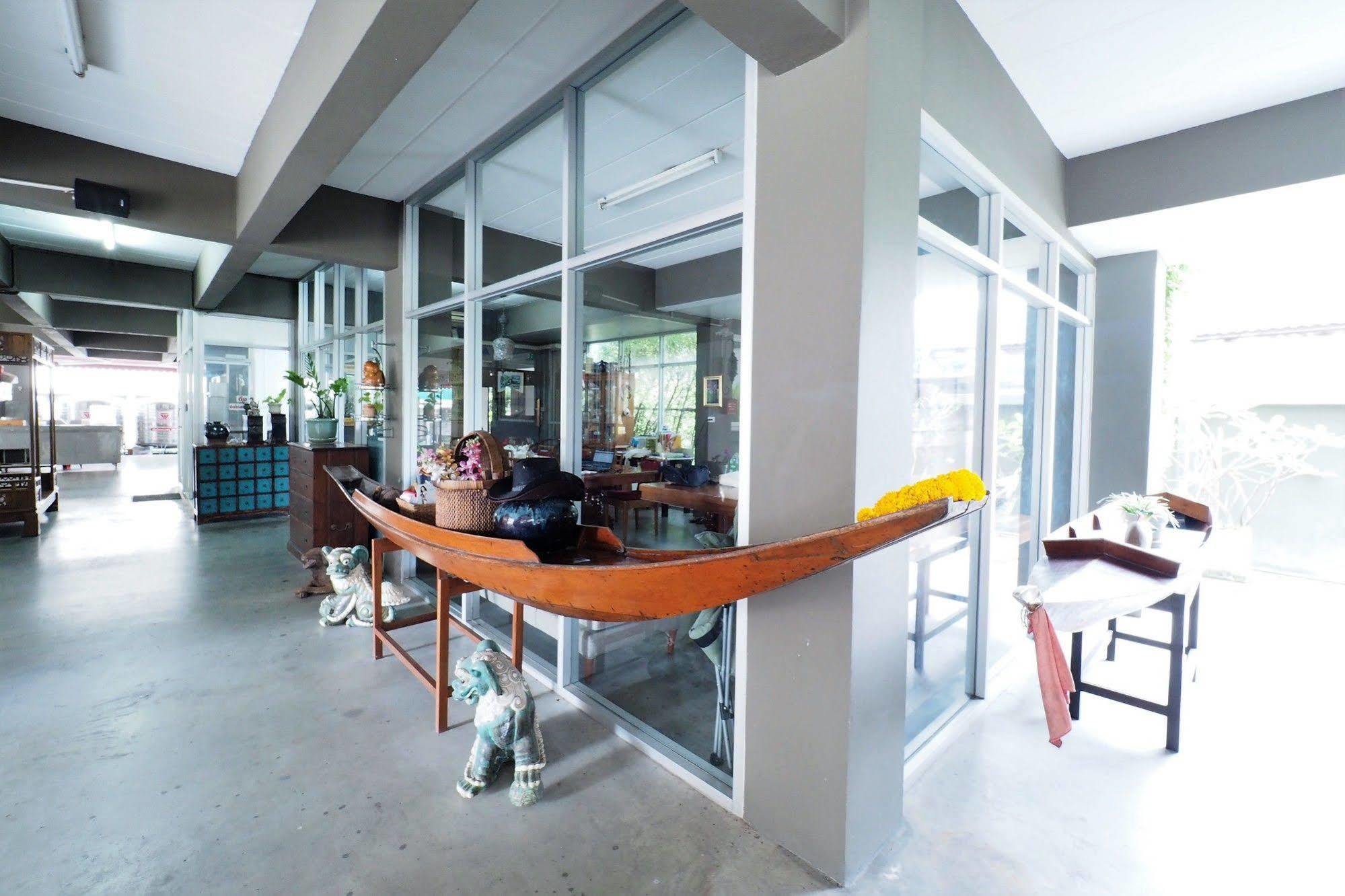 Namnon Place Nonthaburi Exteriör bild