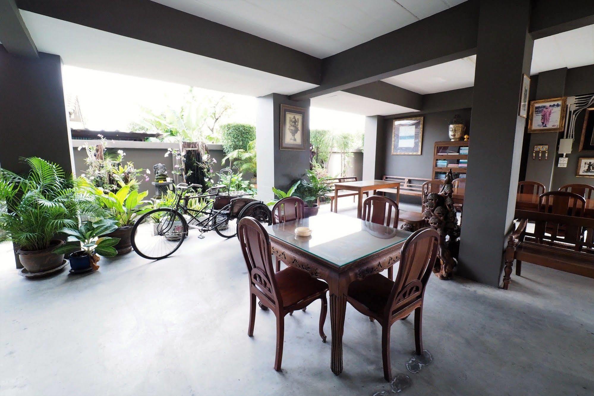 Namnon Place Nonthaburi Exteriör bild